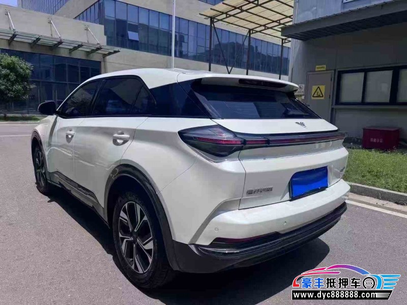 23年哪吒U轿车抵押车出售