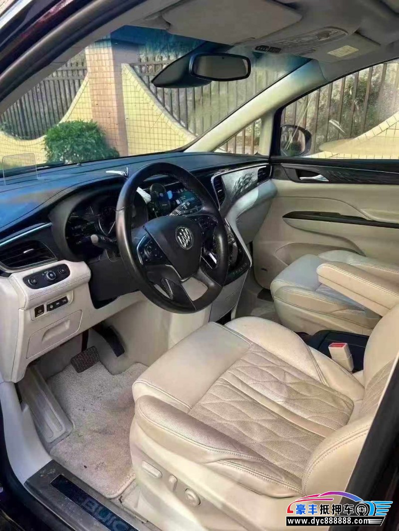 17年别克GL8轿车抵押车出售