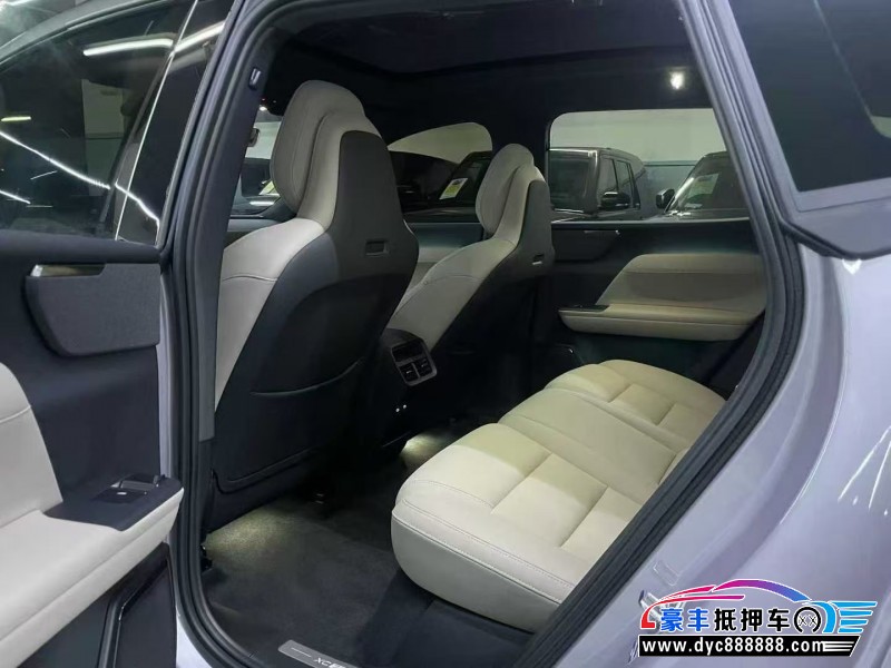 25年沃尔沃XC70轿车抵押车出售