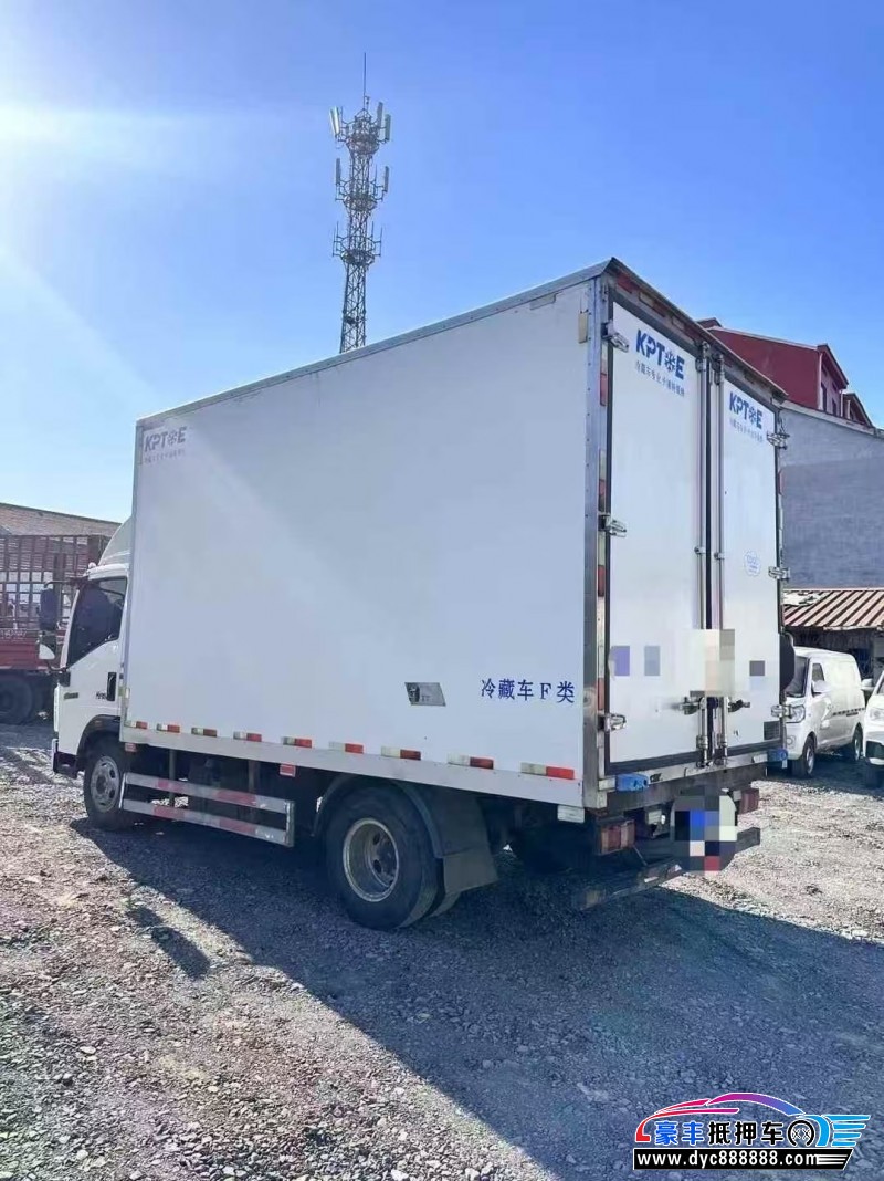 23年重汽豪沃轿车抵押车出售