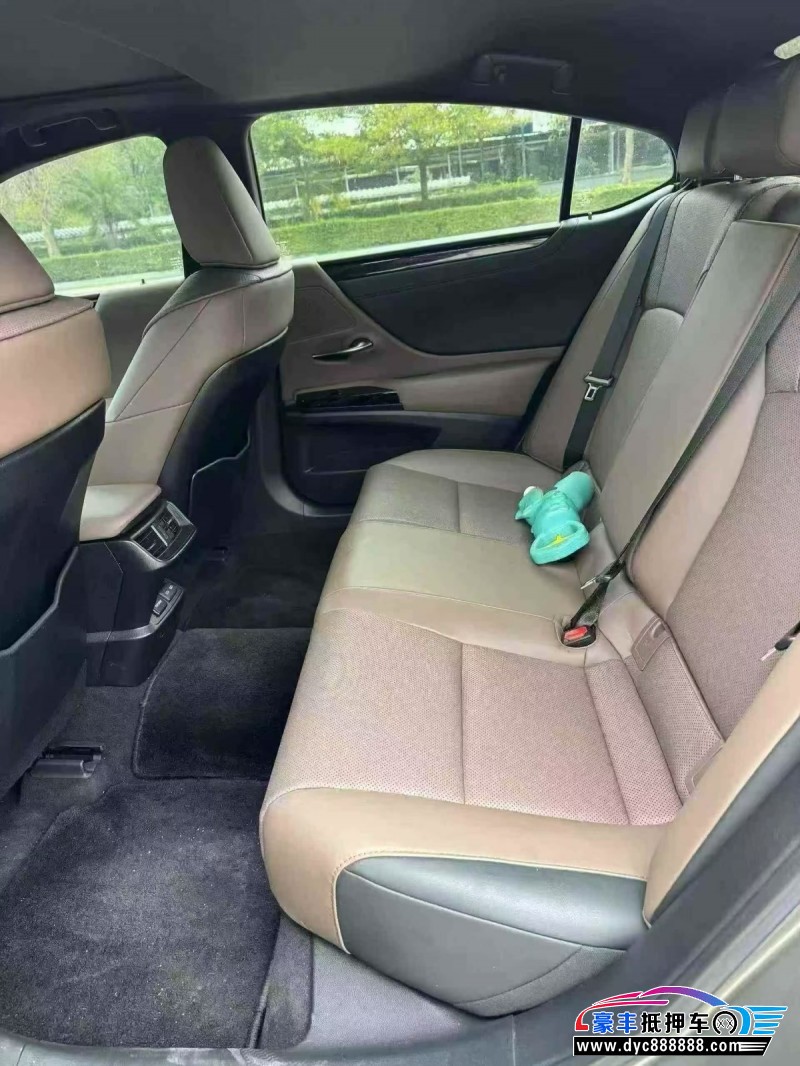 22年雷克萨斯ES轿车抵押车出售