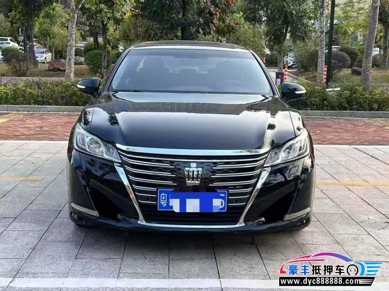 18年丰田皇冠轿车抵押车出售