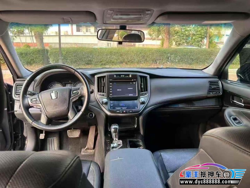 18年丰田皇冠轿车抵押车出售