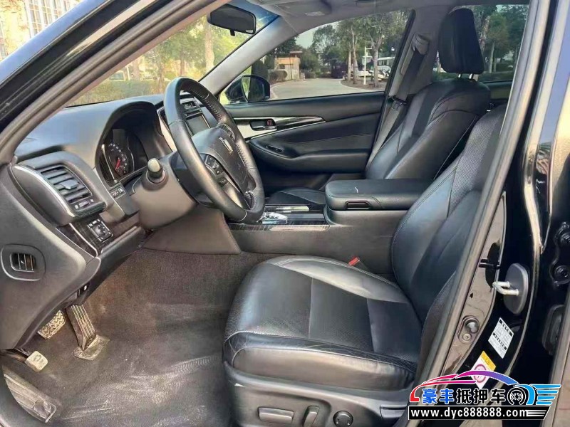 18年丰田皇冠轿车抵押车出售