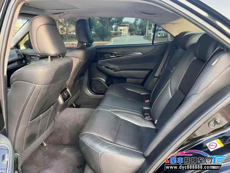 18年丰田皇冠轿车抵押车出售