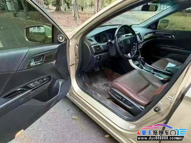 17年本田雅阁轿车抵押车出售