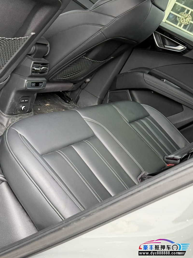 24年奥迪Q4轿车抵押车出售