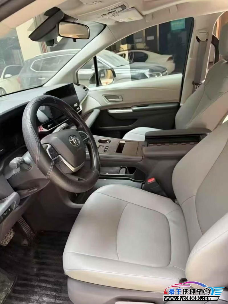 25年丰田格瑞维亚轿车抵押车出售