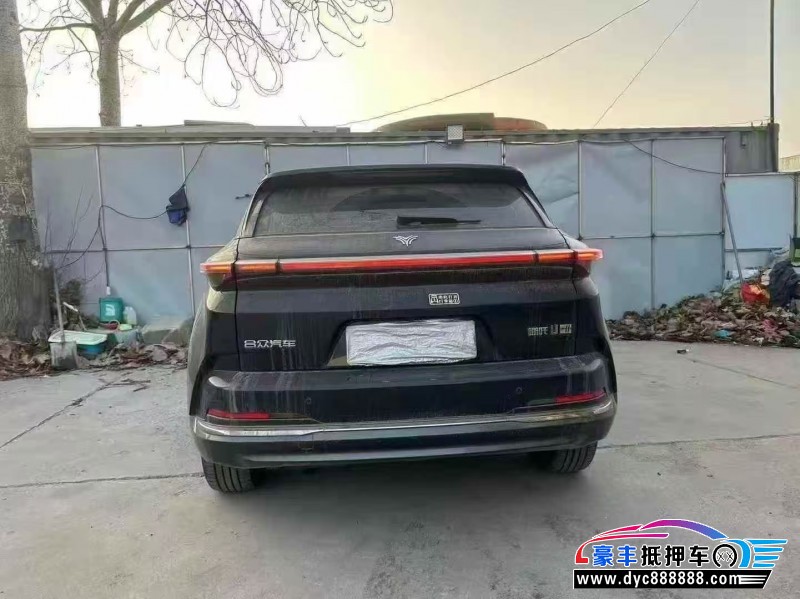 23年哪吒U轿车抵押车出售