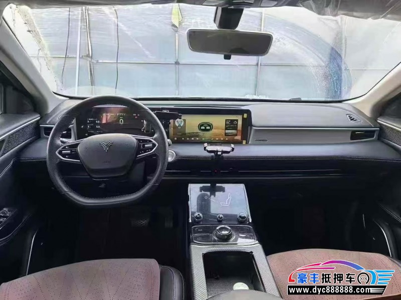 23年哪吒U轿车抵押车出售