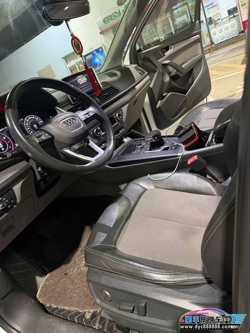 19年奥迪Q5轿车抵押车出售