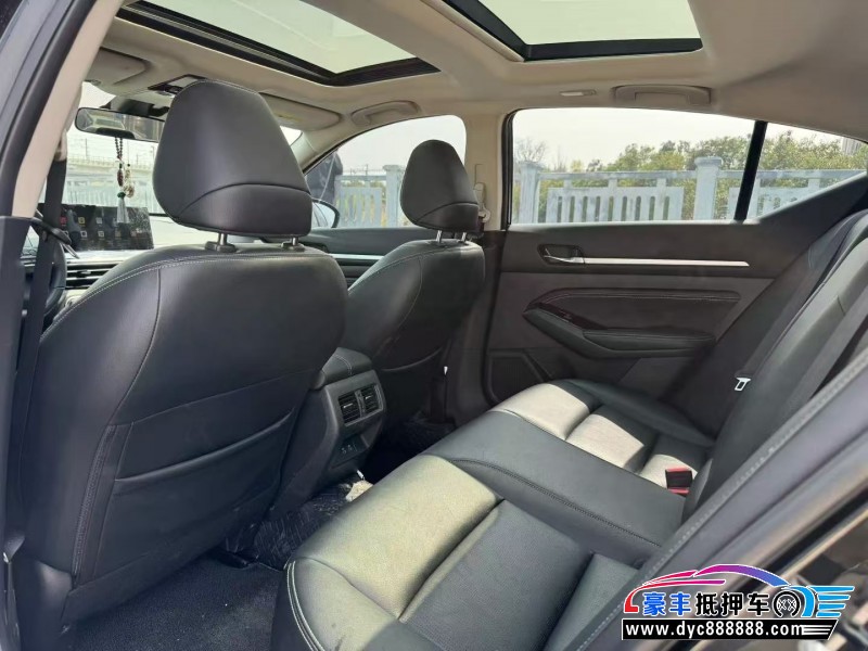 25年日产天籁轿车抵押车出售