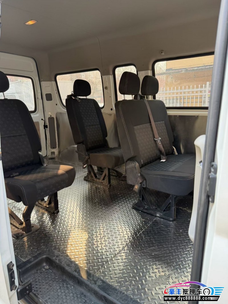 23年上汽大通V80轿车抵押车出售