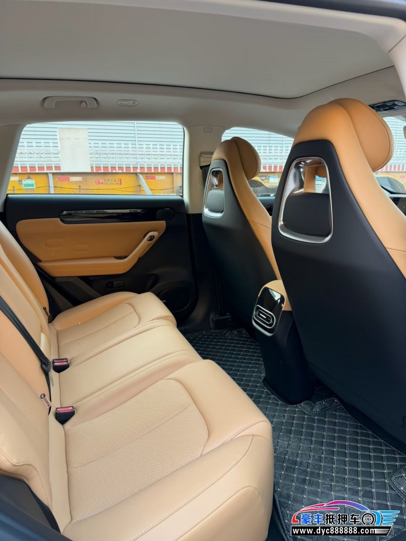 25年零跑C11轿车抵押车出售