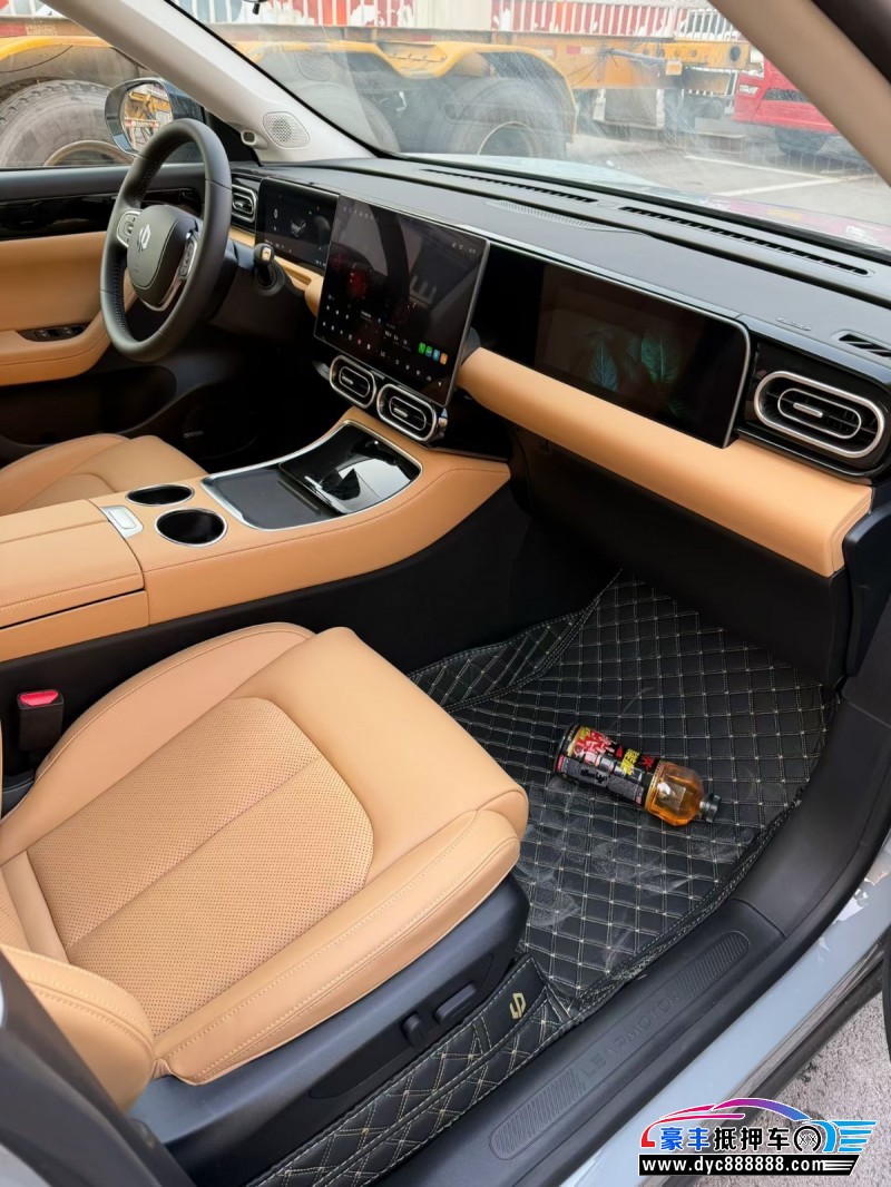 25年零跑C11轿车抵押车出售