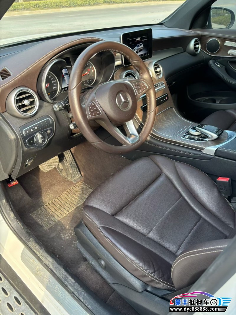 18年奔驰GLC轿车抵押车出售