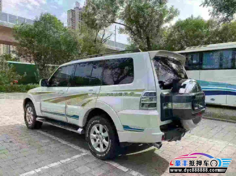 19年三菱帕杰罗轿车抵押车出售