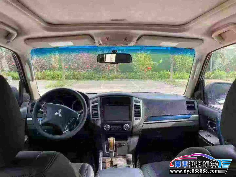 19年三菱帕杰罗轿车抵押车出售