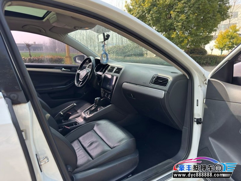 16年大众速腾轿车抵押车出售