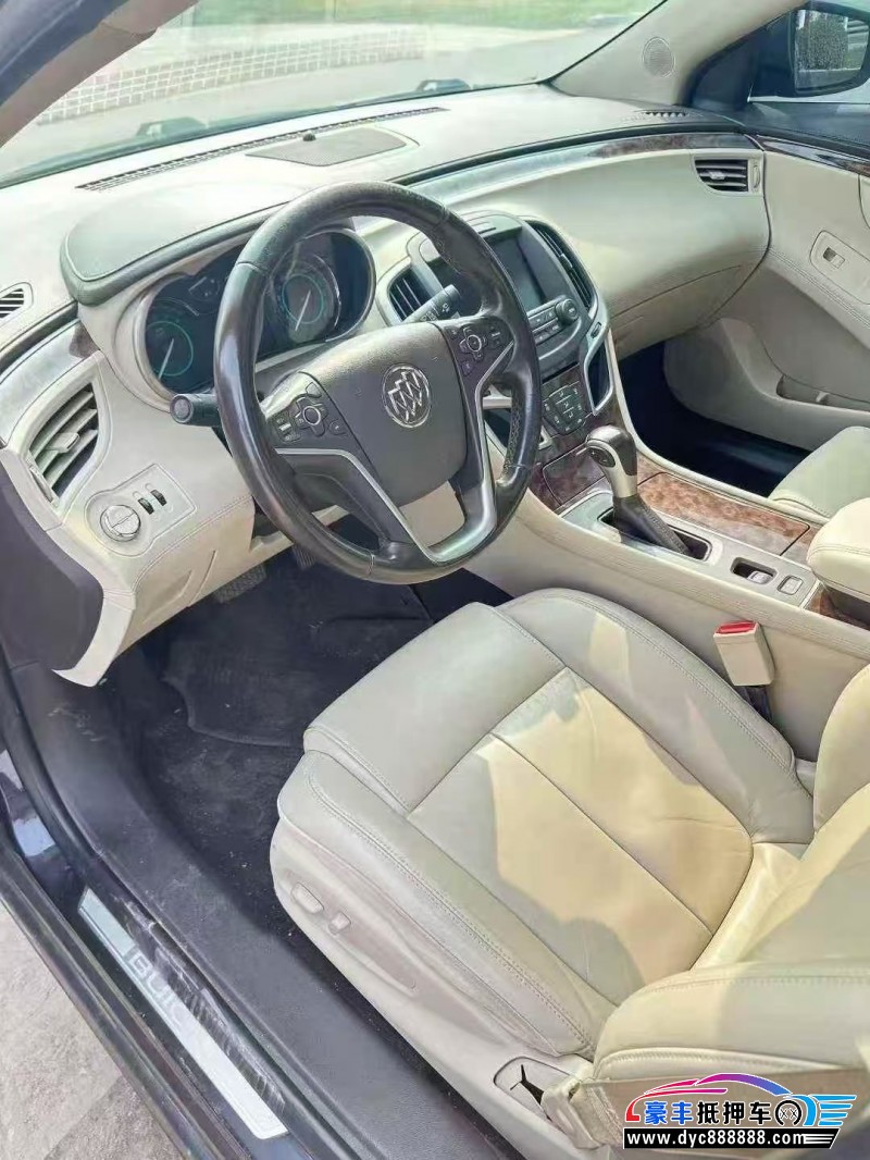 15年别克君越轿车抵押车出售