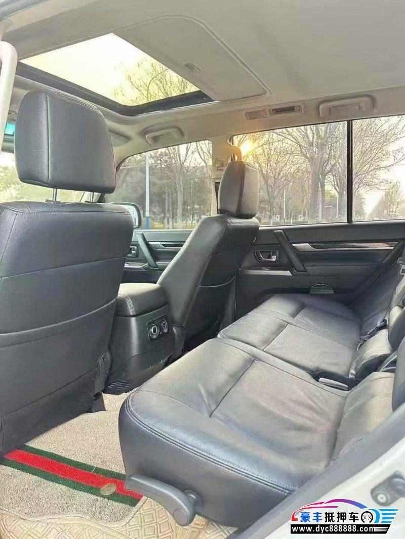 20年三菱帕杰罗轿车抵押车出售