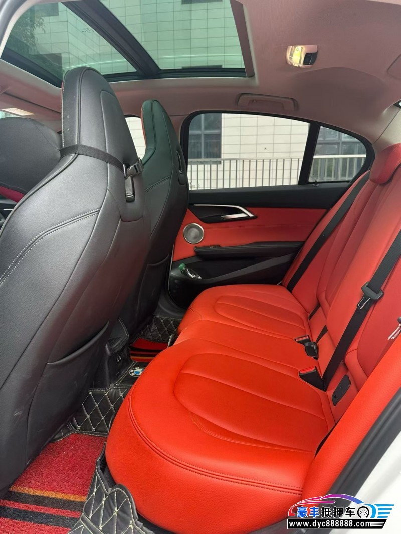 23年宝马1系轿车抵押车出售