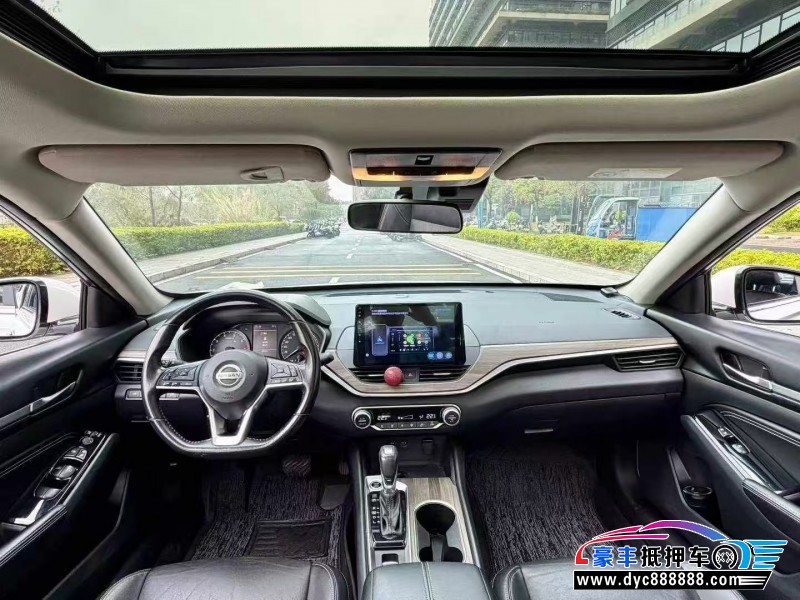 21年日产天籁轿车抵押车出售