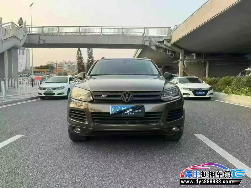 抵押车出售14年大众途锐轿车