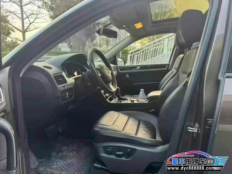 14年大众途锐轿车抵押车出售