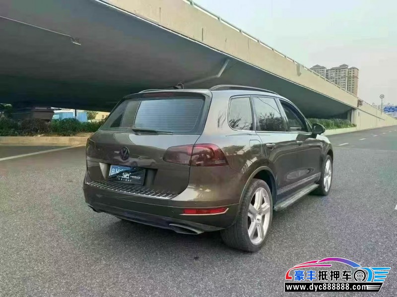 14年大众途锐轿车抵押车出售