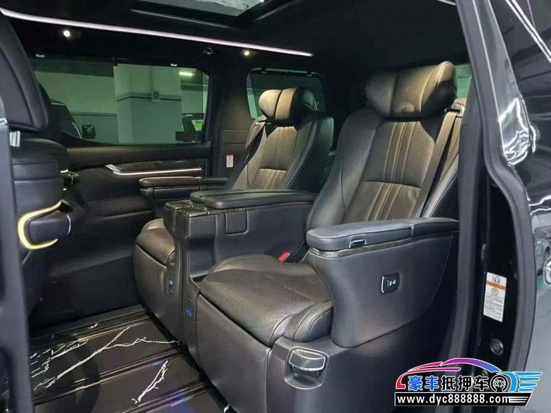 19年丰田埃尔法轿车抵押车出售