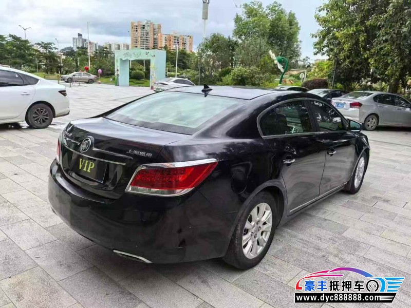 13年别克君越轿车抵押车出售