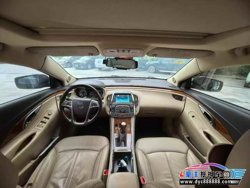 13年别克君越轿车抵押车出售