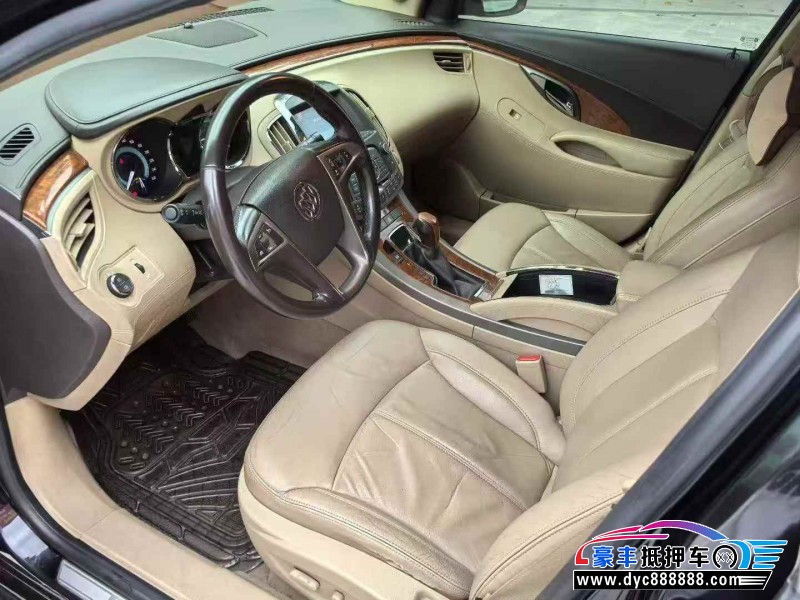 13年别克君越轿车抵押车出售