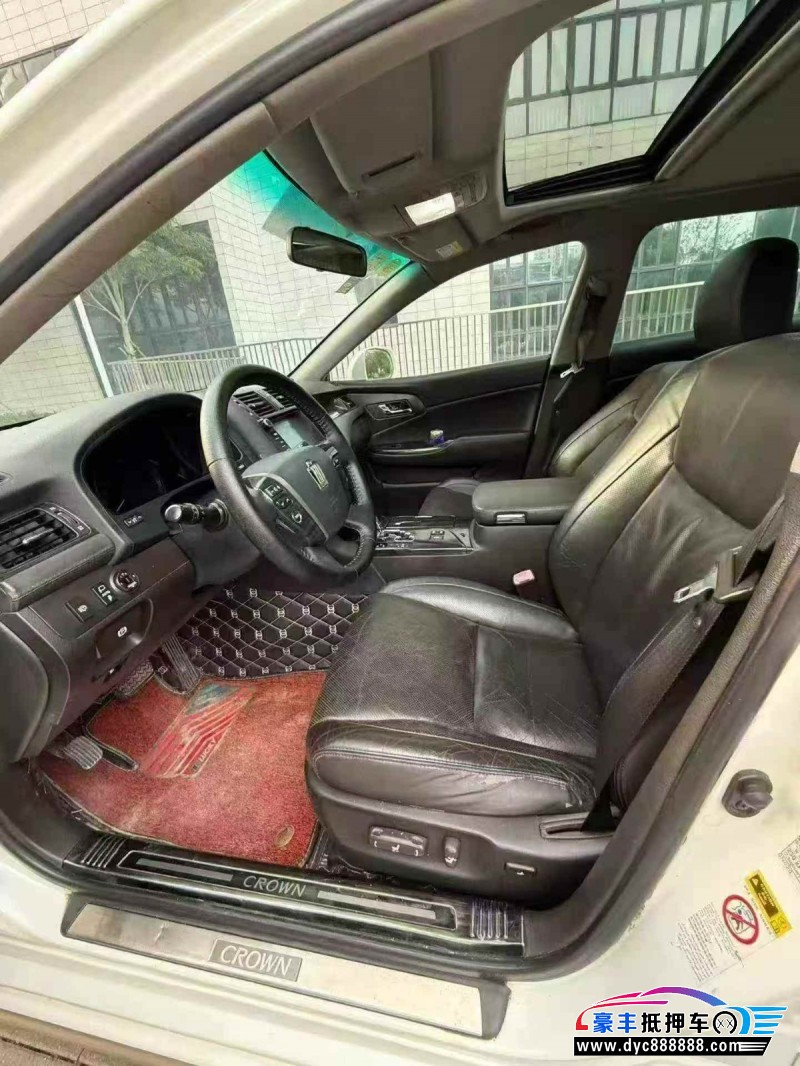 14年丰田皇冠轿车抵押车出售