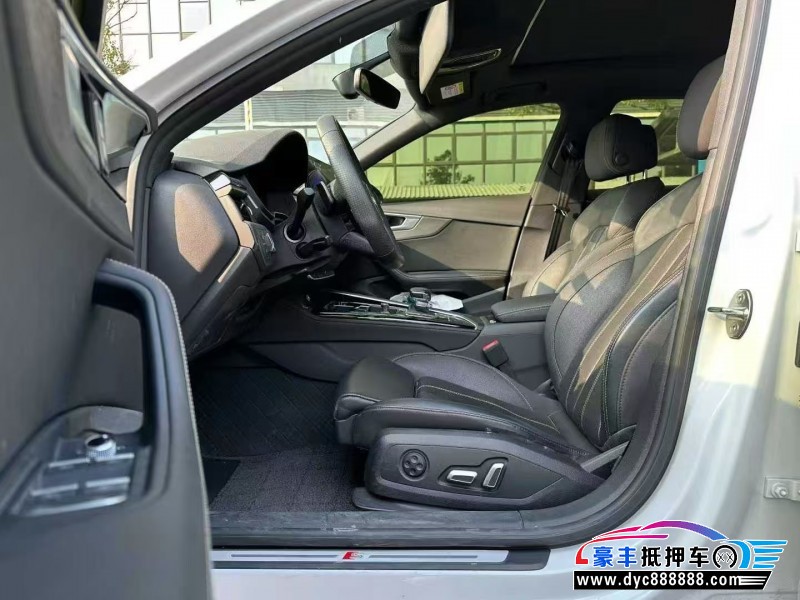 24年奥迪A4L轿车抵押车出售