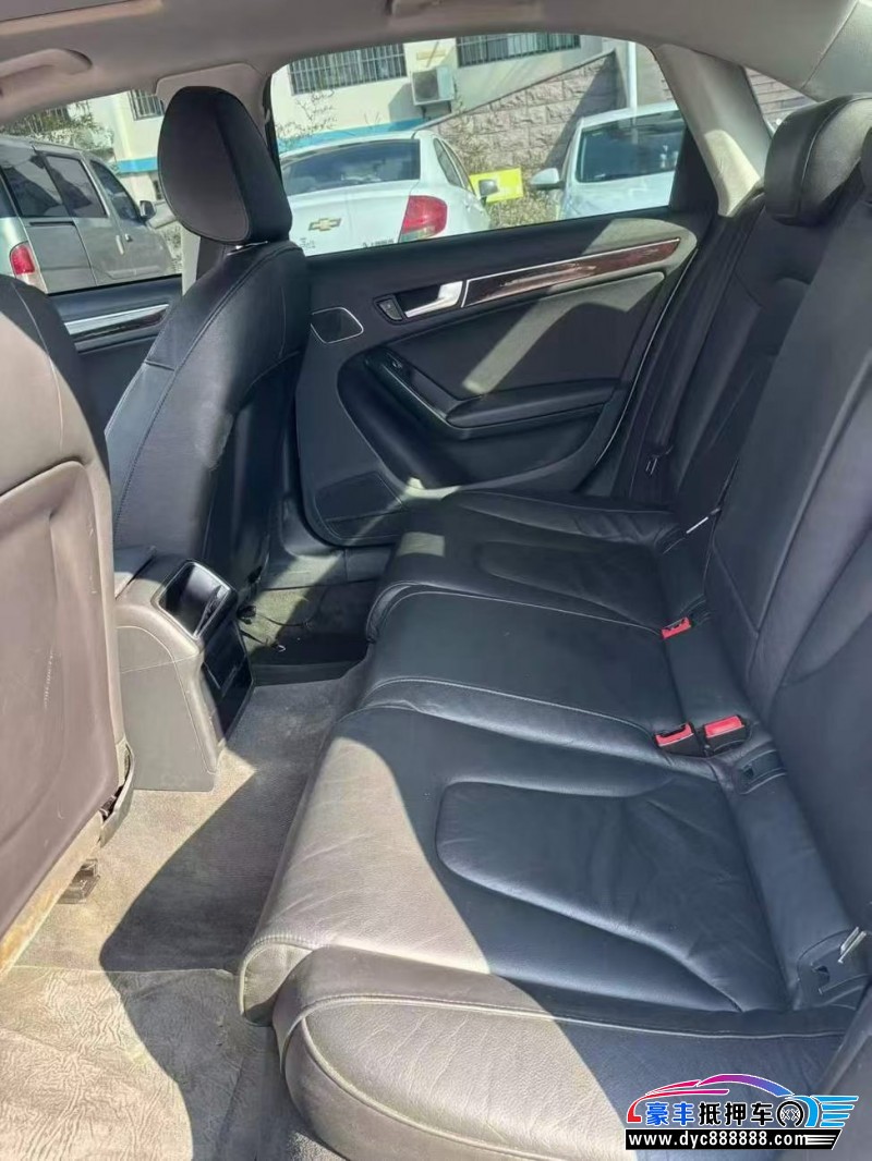 14年奥迪A4L轿车抵押车出售