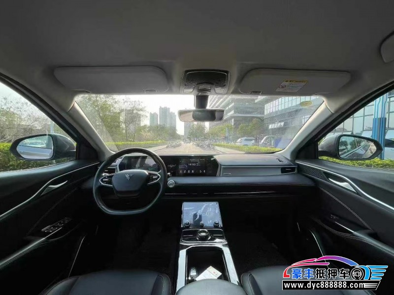 24年哪吒U轿车抵押车出售