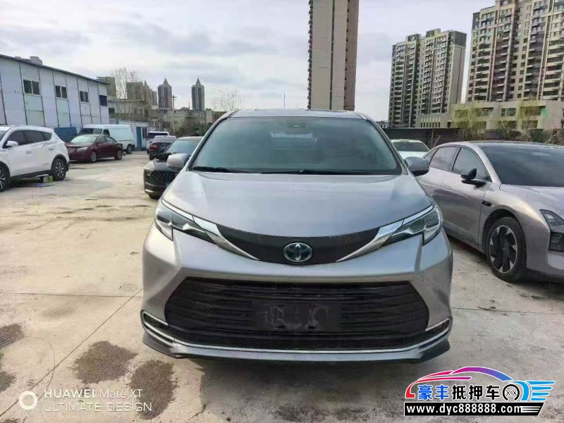 抵押车出售24年丰田塞纳轿车