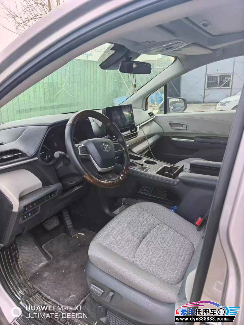 24年丰田塞纳轿车抵押车出售