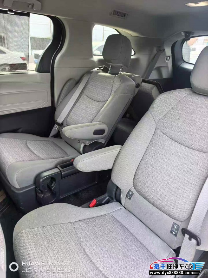 24年丰田塞纳轿车抵押车出售