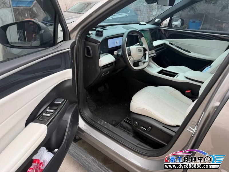 24年吉利银河L7轿车抵押车出售