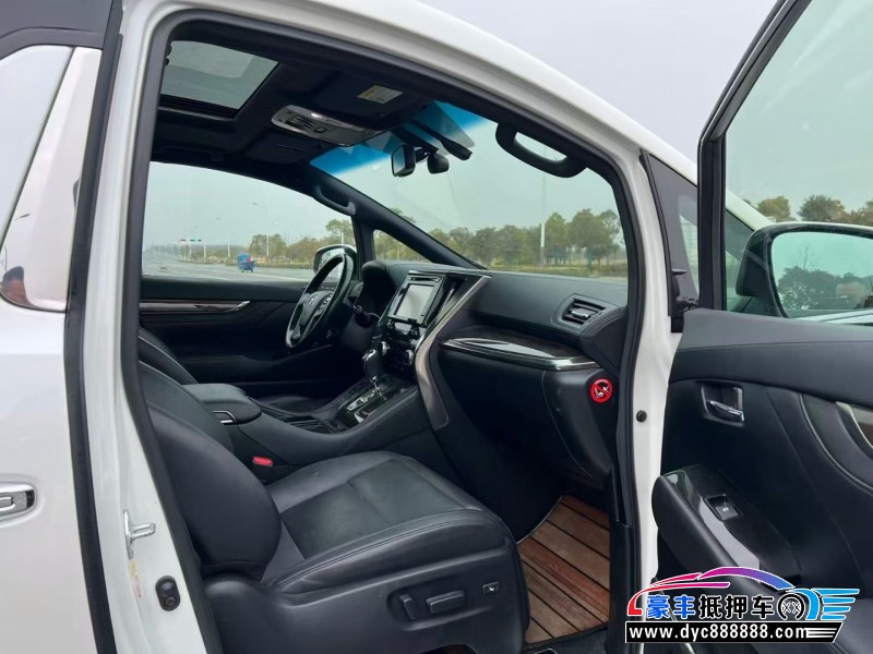 18年丰田埃尔法轿车抵押车出售