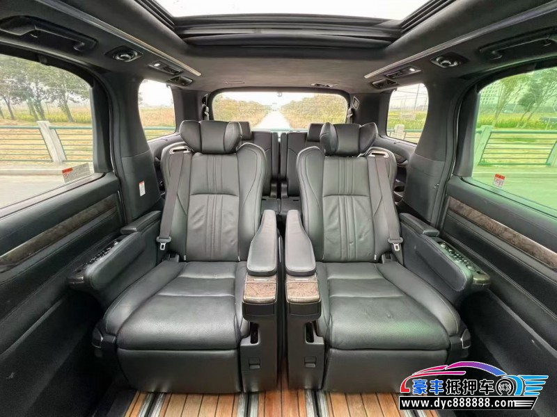 18年丰田埃尔法轿车抵押车出售