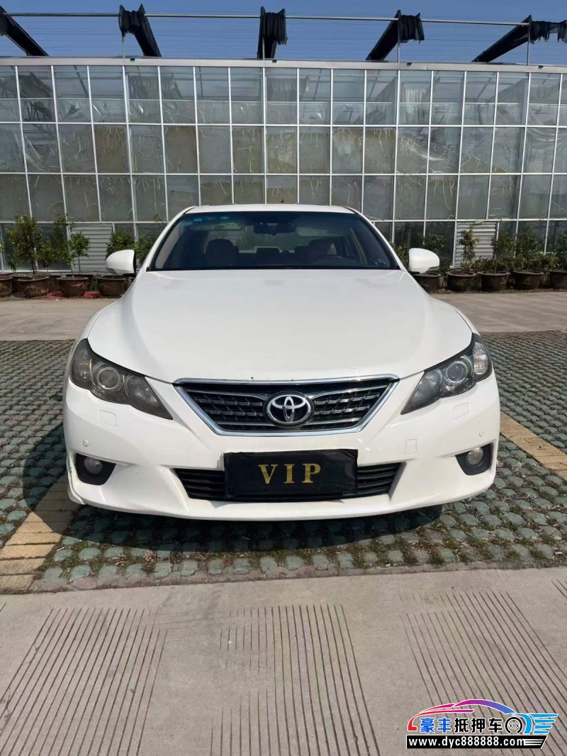 抵押车出售12年丰田锐志轿车