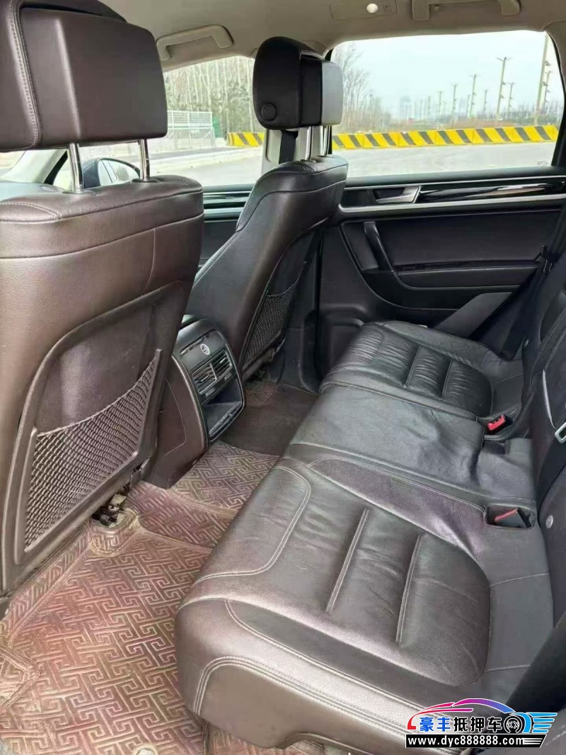 17年大众途锐轿车抵押车出售