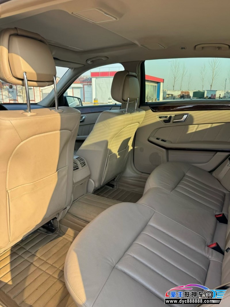 12年奔驰E轿车抵押车出售