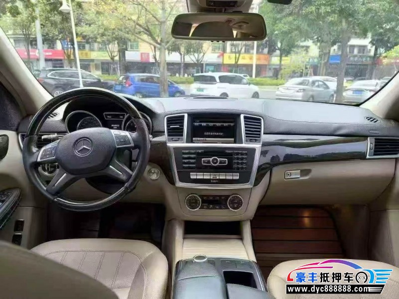 13年奔驰GL轿车抵押车出售