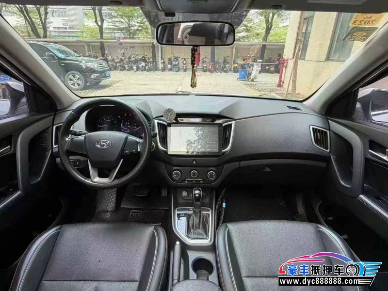 17年现代ix25轿车抵押车出售