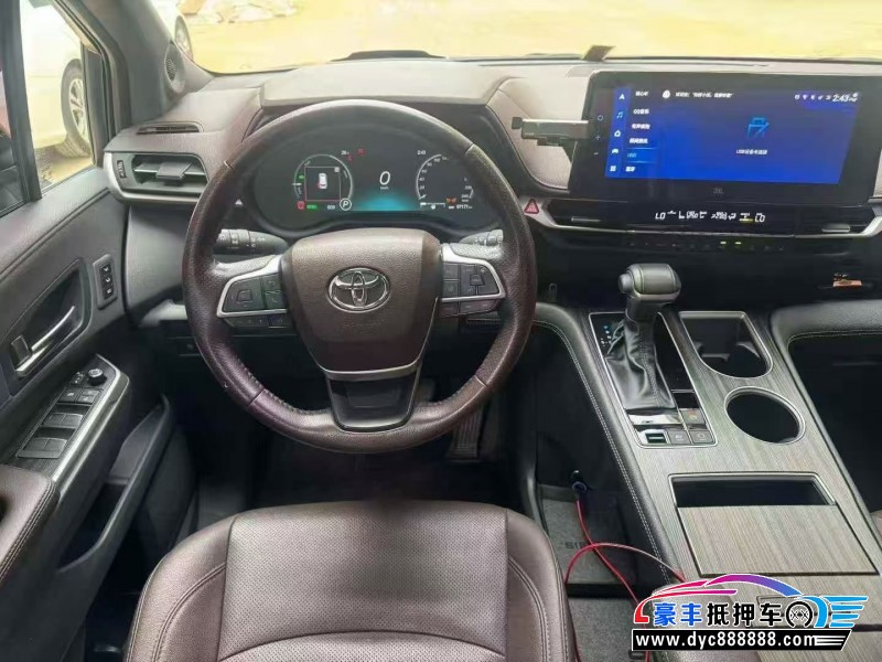 22年丰田塞纳轿车抵押车出售